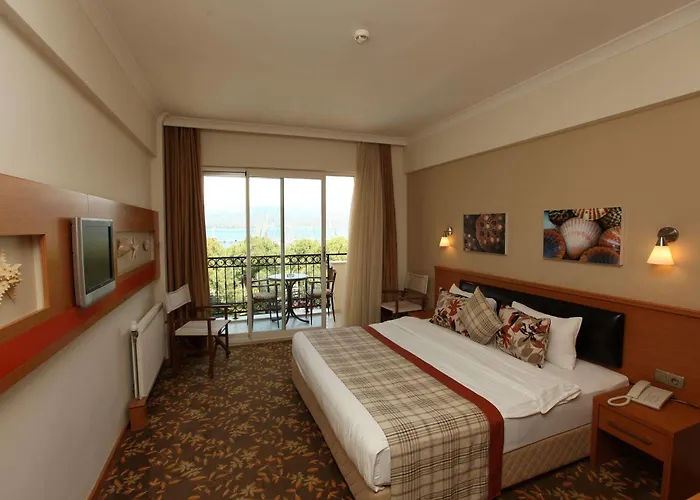 Yacht Boheme Hotel-boutique Class - Adults Only Hotel