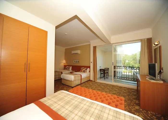 酒店 Yacht Boheme Hotel-boutique Class - Adults Only 3*